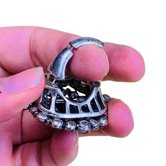 Black Romantic Goth Filigree Rose Bracelet and Sparkly Cocktail Ring Set - Picture 4 of 9